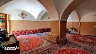 اتاق شاهنشین اقامتگاه بوم گردی ایران ساربان - ابوزیدآباد